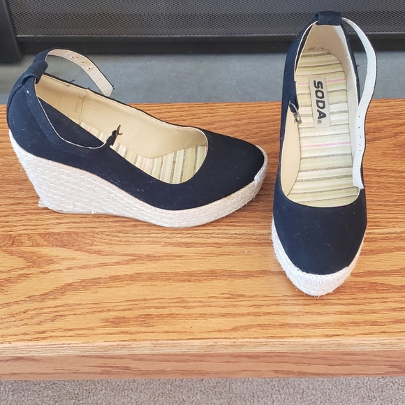 SODA Black Espadrilles - Picture 2 of 4